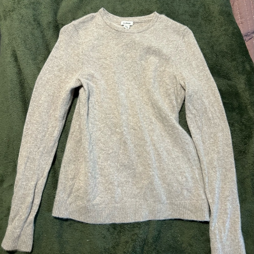L.L. Bean Women's Light beige cashmere Crew Neck Sweater